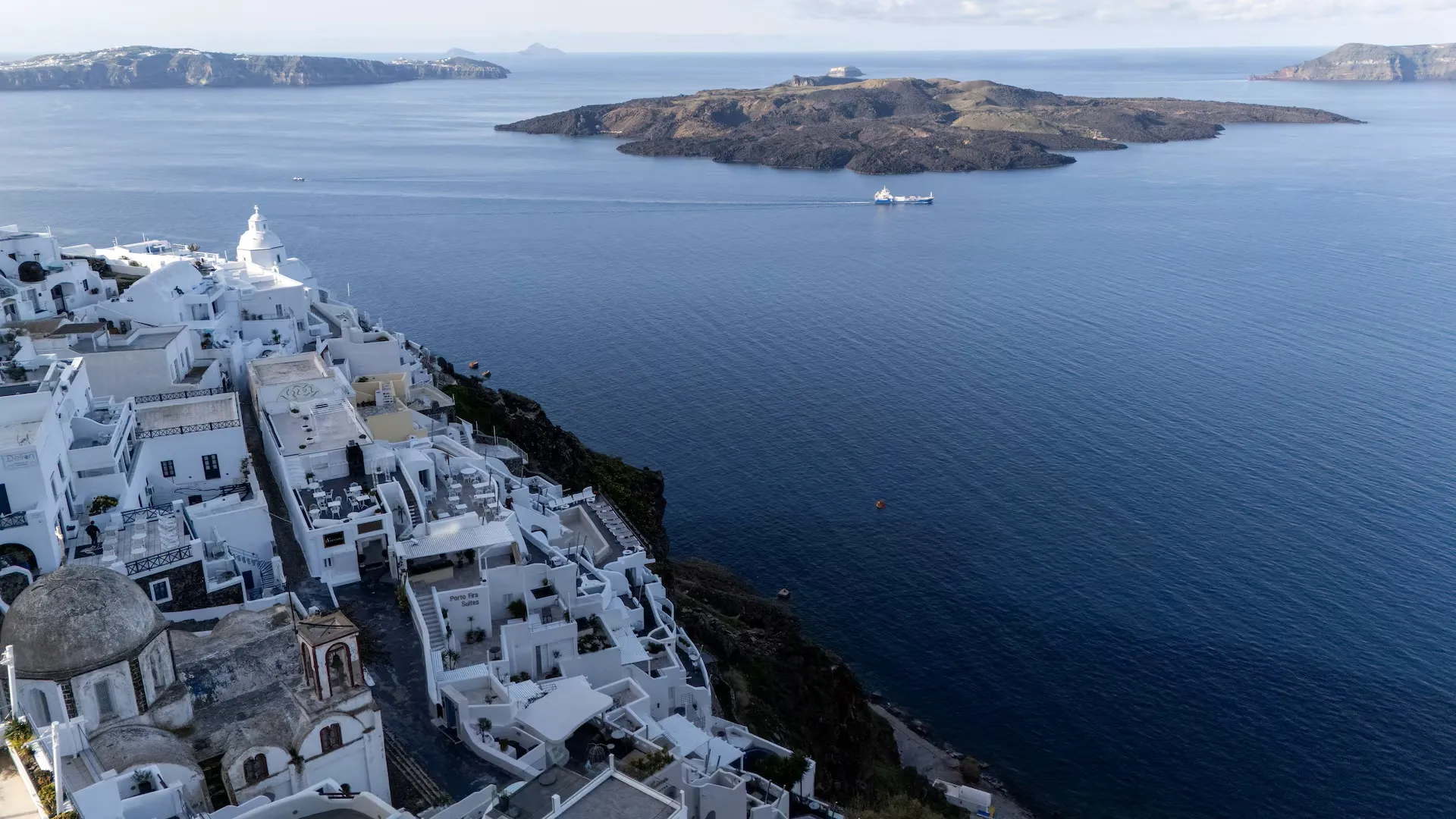 Santorini Alami Penurunan Drastis Wisatawan Buntut Gempa dan Krisis Ekonomi
