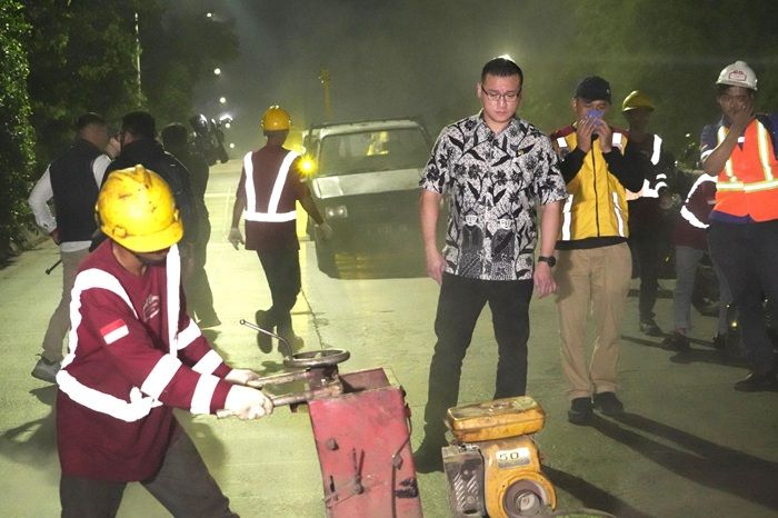 Dapat Aduan Lewat DM Medsos Soal Jalan Rusak di Penjaringan, Anggota DPRD DKI Langsung Sidak