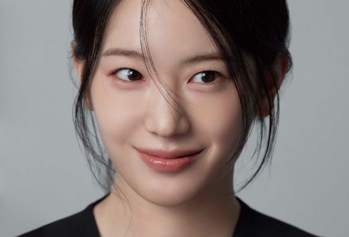 Foto Profil Terbaru Jang Gyuri Tampilkan Pesona Memikat dan Aura Lembut
