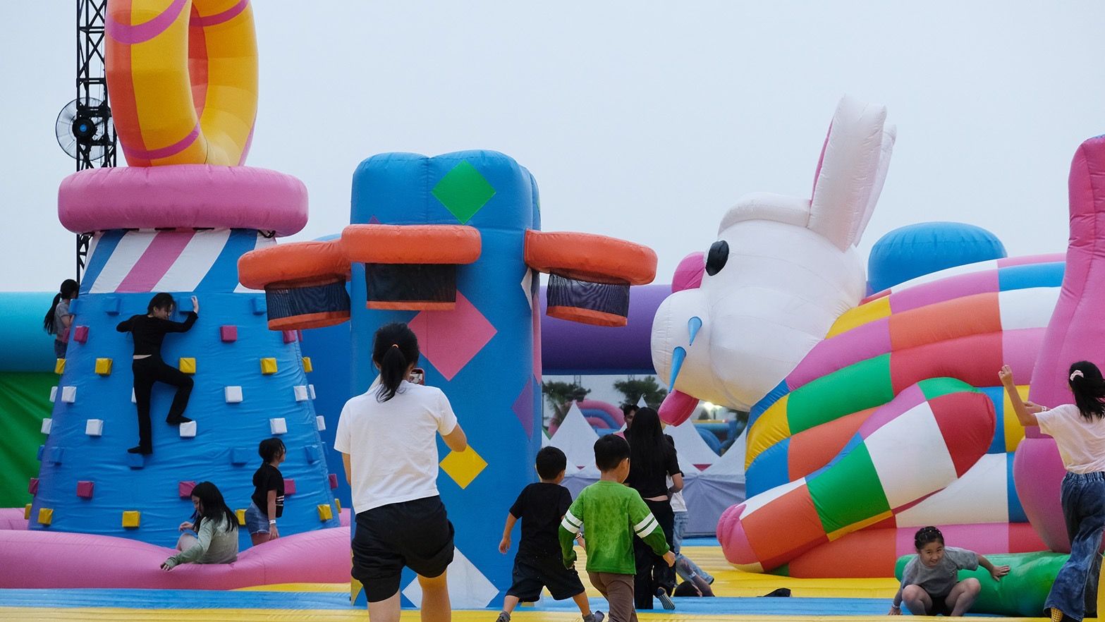 5 Keseruan Main Big Bounce, Playground Terbesar Dunia yang Ada PIK 2