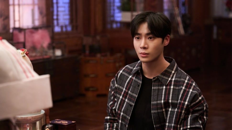 Drama Fantasi Romantis Head Over Heels Tayang Perdana dengan Rating Menjanjikan