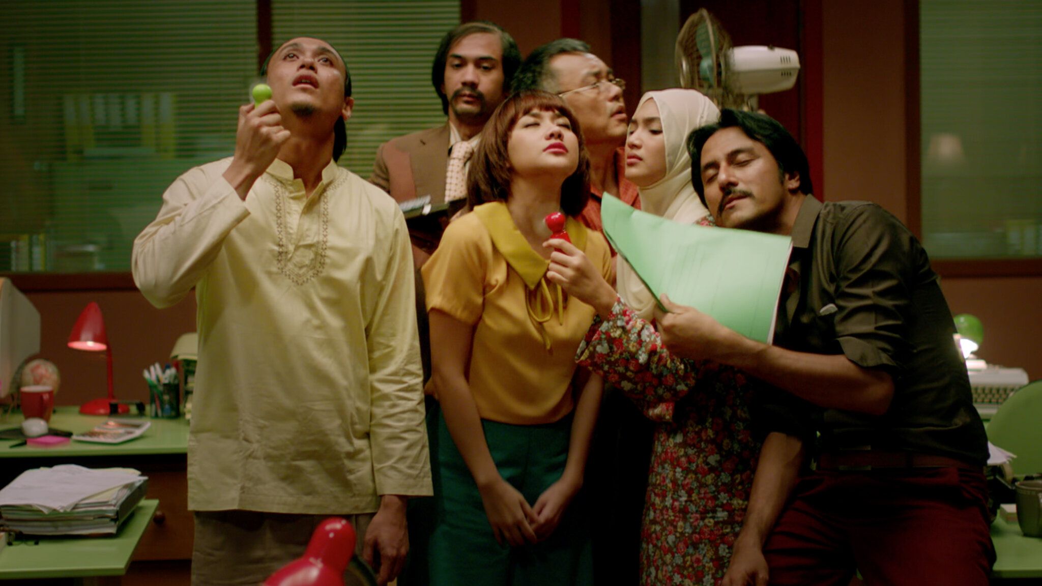 Nikmati Hari Libur dengan Tawa: 5 Rekomendasi Film Komedi Indonesia di Netflix