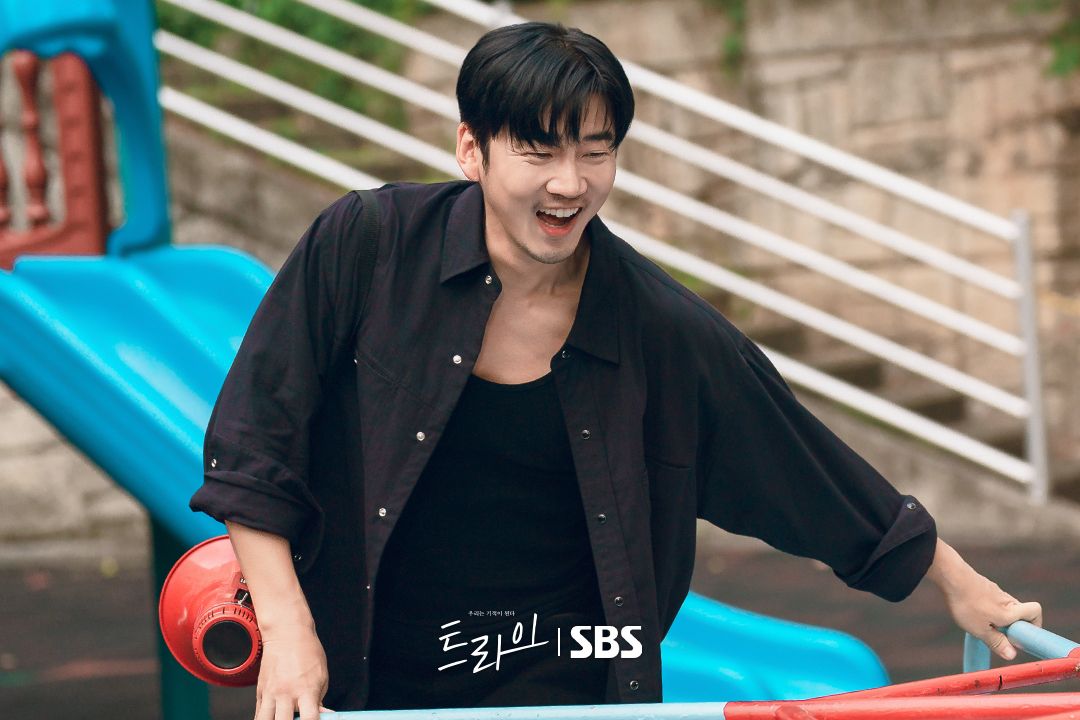 Yoon Kye Sang Comeback Lewat Drama Olahraga Try: A Miracle in Us , Jadi Pelatih Eksentrik di Tengah Tim Papan Bawah