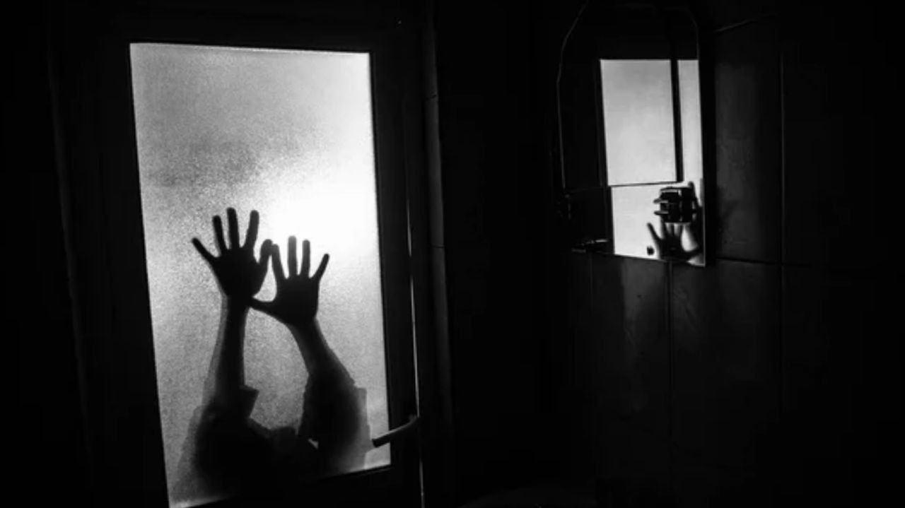 5 Arti Mimpi Melihat Sosok Hitam atau Bayangan Misterius Menurut Primbon Jawa