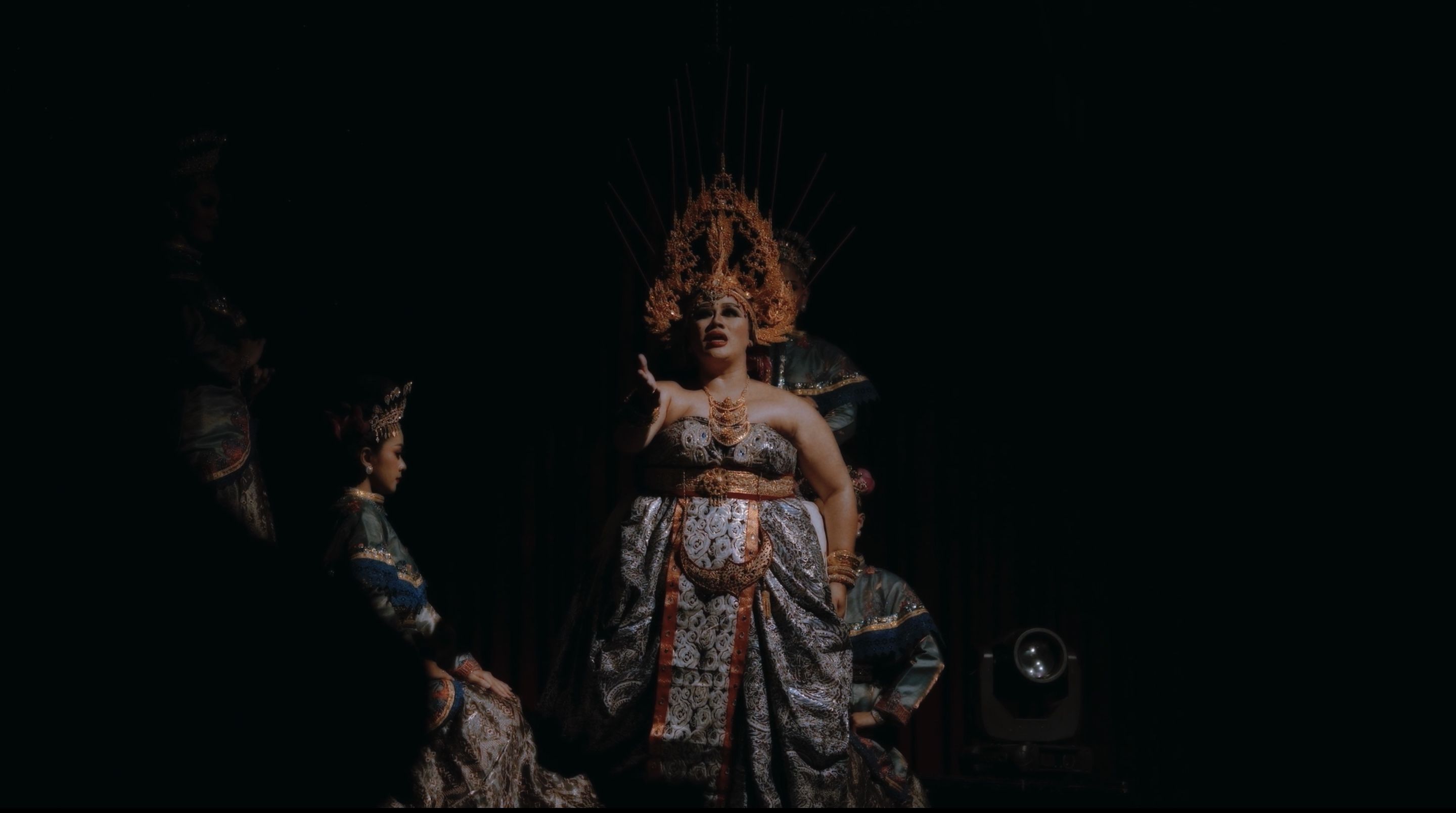 Mengenal Raminten, Ikon Budaya dan Seni Pertunjukan Kontemporer di Jogyakarta Lewat “Jagad’e Raminten”