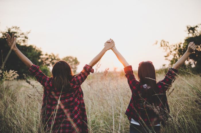 111 Caption Lucu tentang Sahabat, Bahasa Inggris dan Artinya!