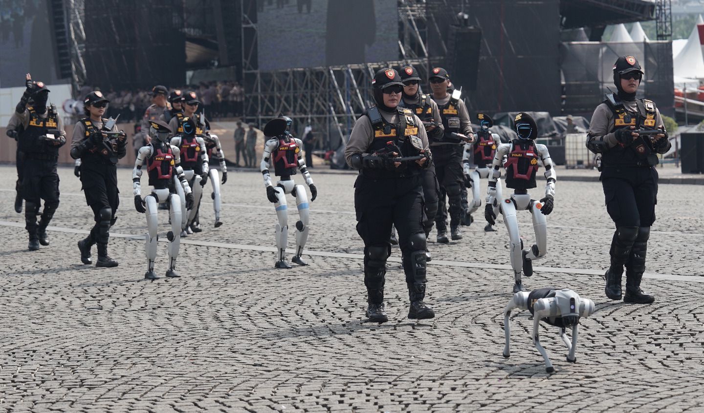 Puncak HUT Ke-79 Bhayangkara, Polri Unjuk Kebolehan Robot K9 Deteksi Bahan Peledak
