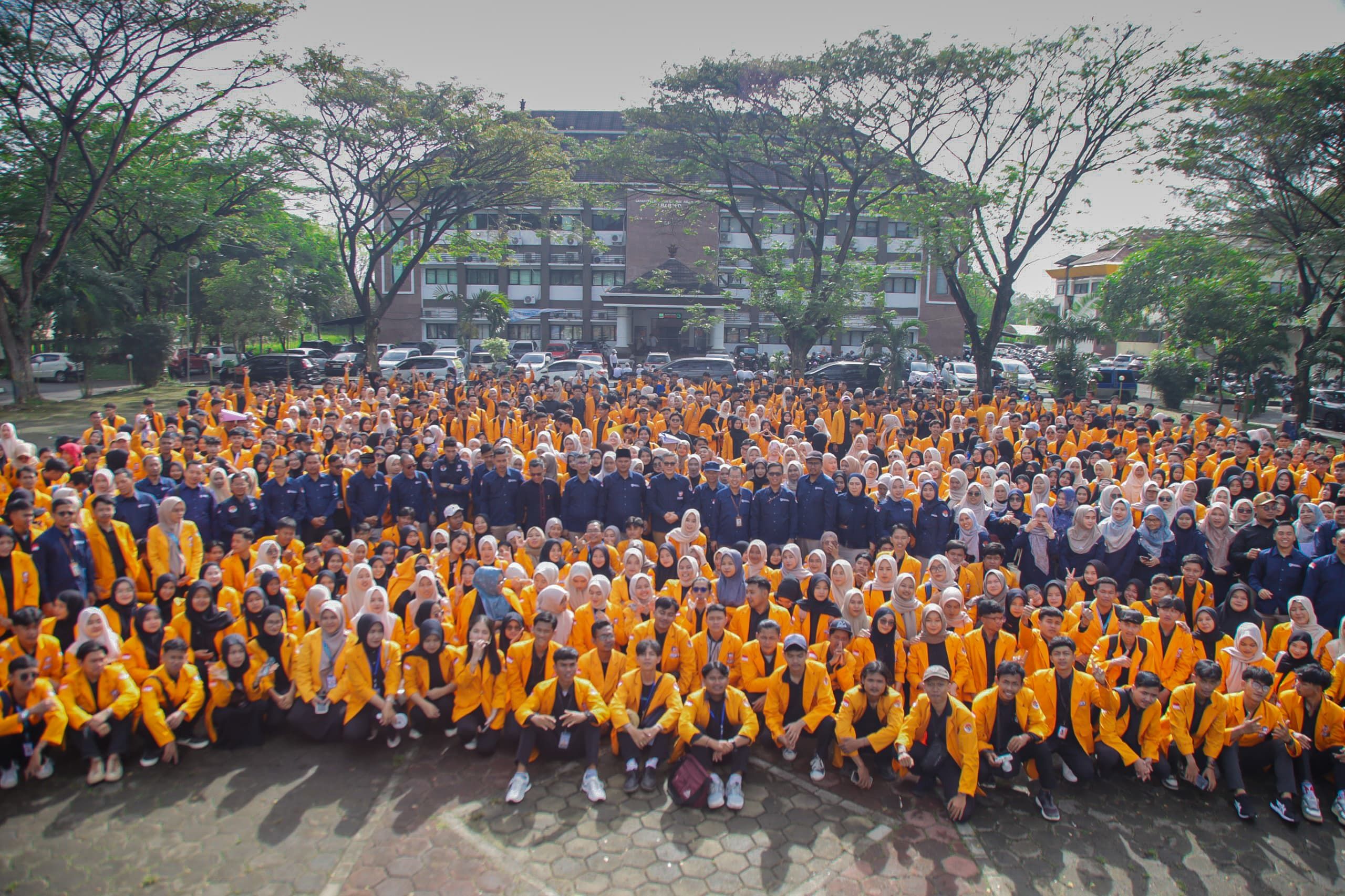 Ribuan Mahasiswa Universitas Primagraha Siap Mengabdi di Masyarakat Kota Serang