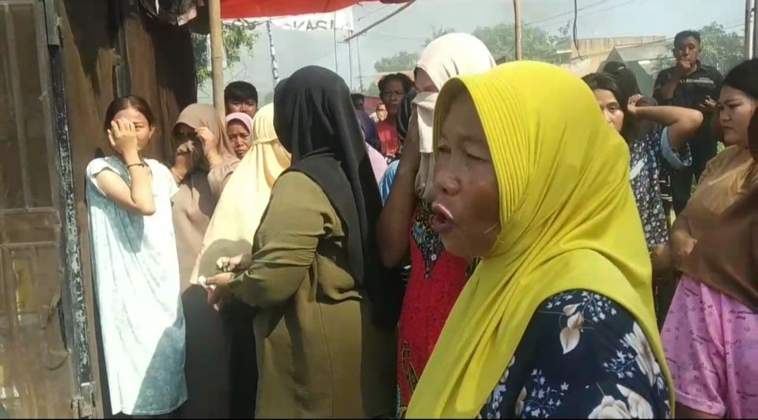 Tangis Warga Sukadana Pecah di Hari Penggusuran
