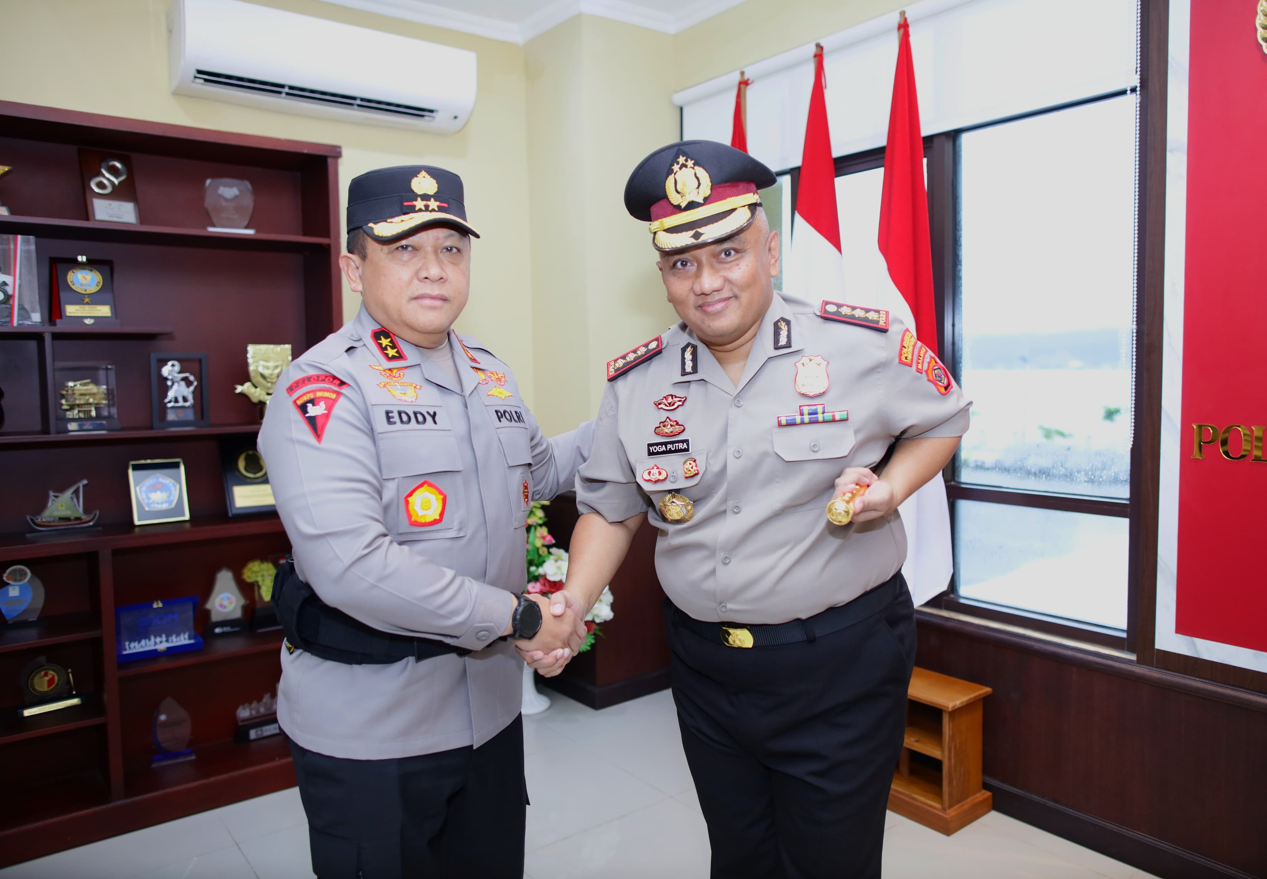 Pesan Kapolda Maluku Saat Kenaikan Pangkat Kapolresta Pulau Ambon dan Wadir Binmas
