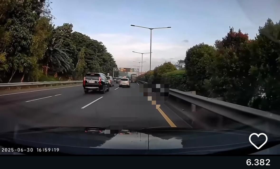 Viral Detik-detik Dashcam Rekam Bocah Jatuh dari Bus TNI AD di Tol JORR, Ini Klarifikasinya