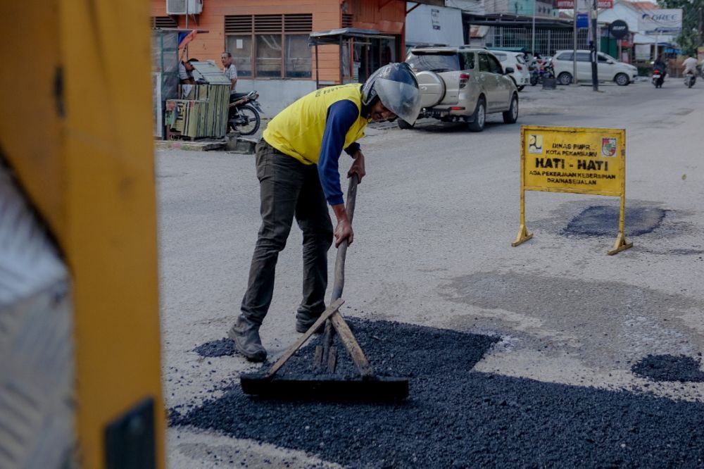 PUPR Pekanbaru Mulai Tambal Sulam Jalan Rusak di 2.000 Titik