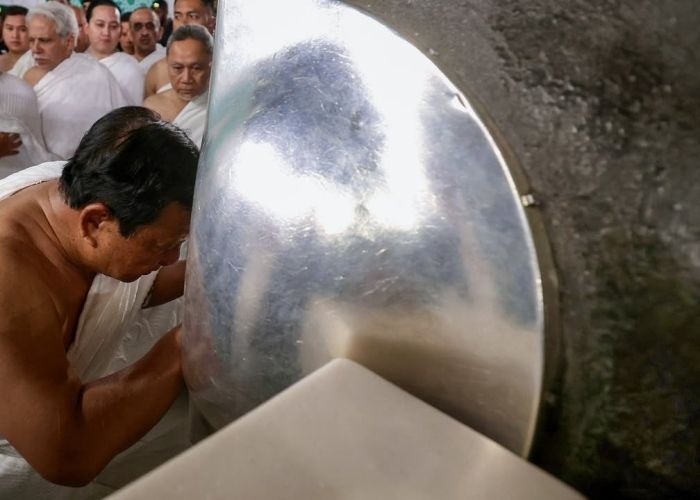 Foto-Foto Presiden Prabowo Tunaikan Ibadah Umrah dan Mencium Hajar Aswad