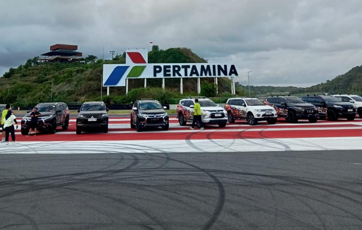 Komunitas Pajero Mataram Nikmati Sunset dan Gokart Seru di Tikungan 10 Sirkuit Mandalika