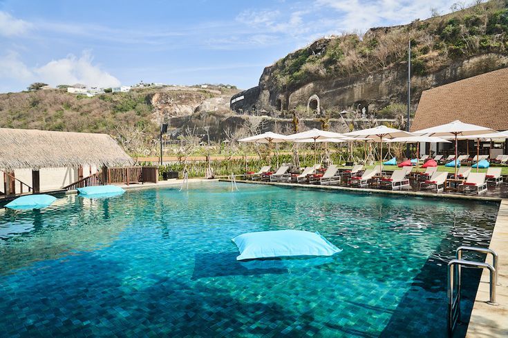 Nongkrong Hits di Bali? Coba 3 Beach Club Ini, Gak Perlu Bayar Tiket Masuk