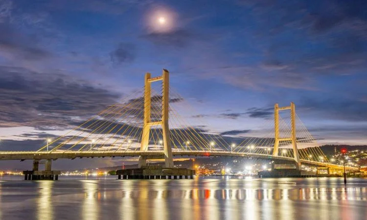 Breaking News: Pria Melompat dari Jembatan Teluk Kendari Berhasil Diselamatkan