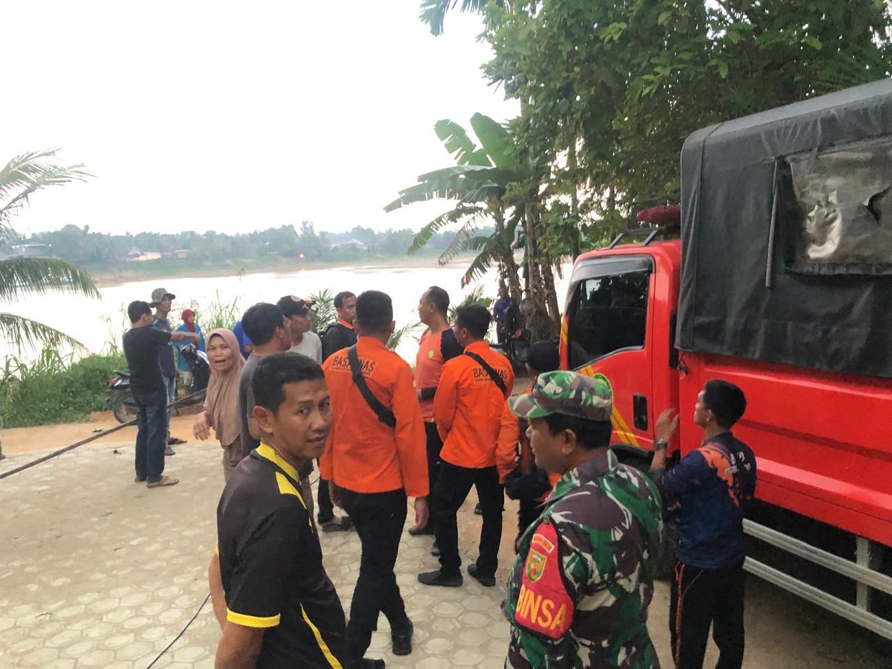 Tiga Remaja Terbawa Arus Sungai Batanghari Saat Mengambil Ikan, 2 Selamat 1 Hilang