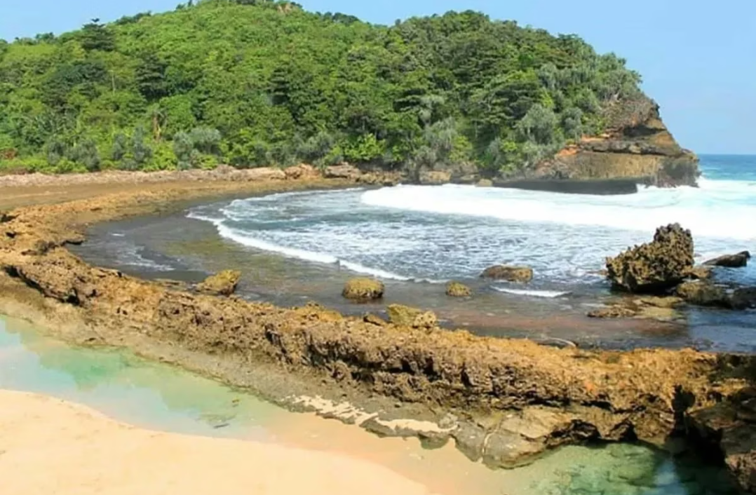 Pemkab Malang Siapkan Jalur Alternatif Menuju Wisata Pantai Selatan di Musim Liburan Sekolah