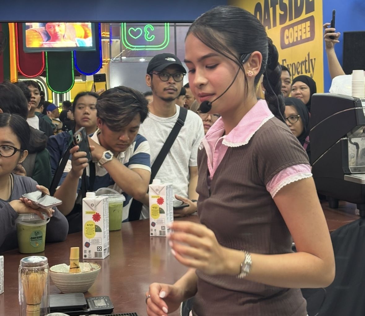 Baru Pertama ke PRJ, Maudy Ayunda Syok Lihat Lautan Manusia & Bikin Matcha Bareng