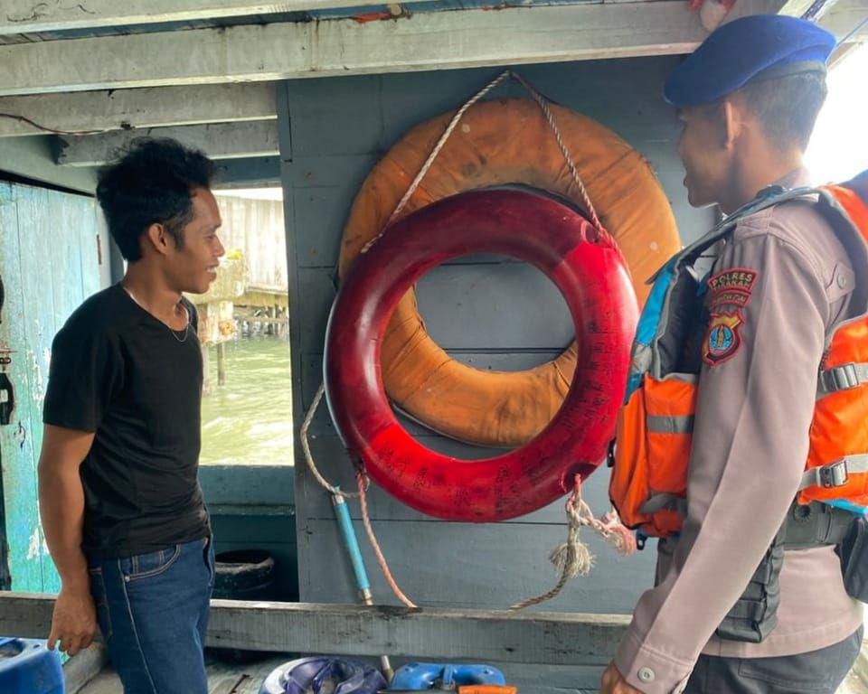 Pastikan Aman, Sat Polairud Polres Tarakan Cek Kelengkapan Kapal