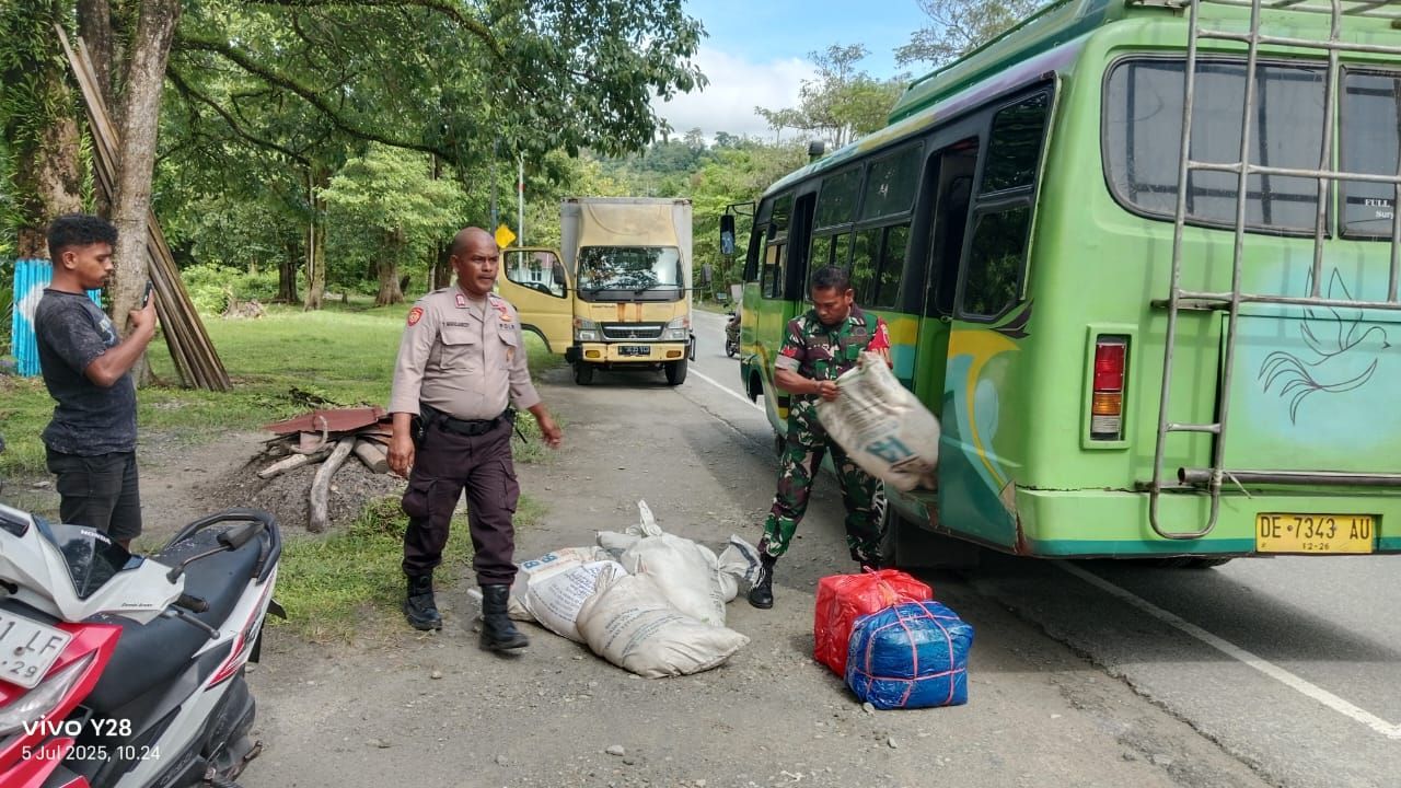Polisi Sita 50 Liter Miras Sopi dari Bus Saat Razia di Pelabuhan Hunimua Maluku Tengah