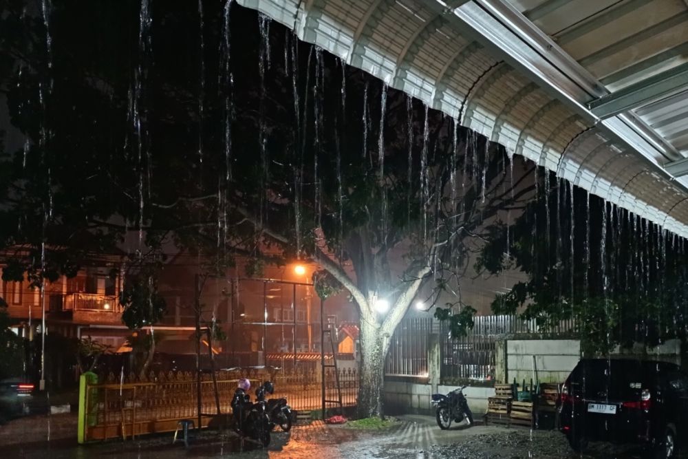 BMKG Riau Waspada Hujan Disertai Petir Malam ini dan 21 Titik Panas
