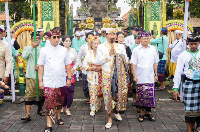 Bupati Bersama Wabup. Badung Ikuti Prosesi Bhiseka Ida Cokorda Mengwi XIII