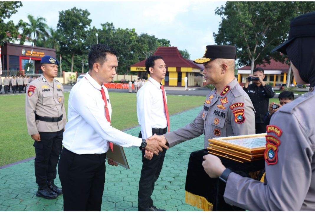 Loyalitas dan Berdedikasi dalam Bekerja, 30 Anggota Polda Bangka Belitung Terima Penghargaan