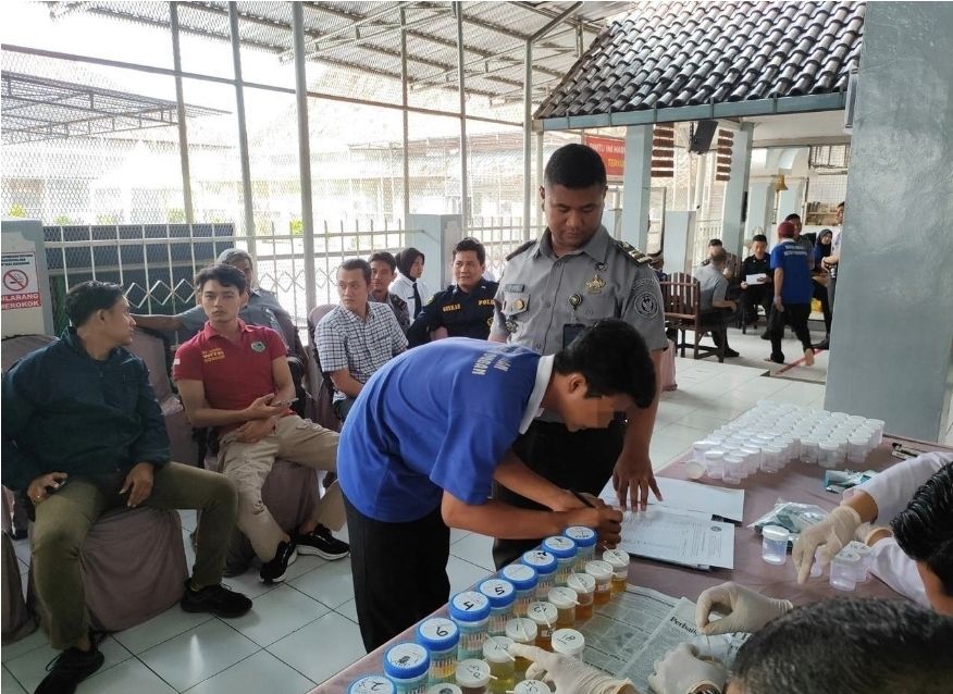 Rutan Pekalongan Perkuat Integritas dengan Tes Urine Bagi Pegawai dan WBP