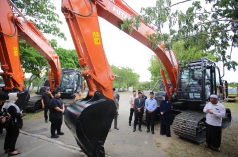 DLHK3 Banda Aceh Terima 2 Ekskavator Baru untuk Tingkatkan Pengelolaan Sampah