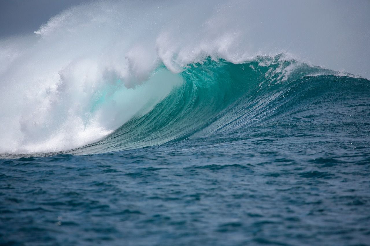 BMKG Keluarkan Peringatan Potensi Gelombang Tinggi Terjang Perairan Maluku