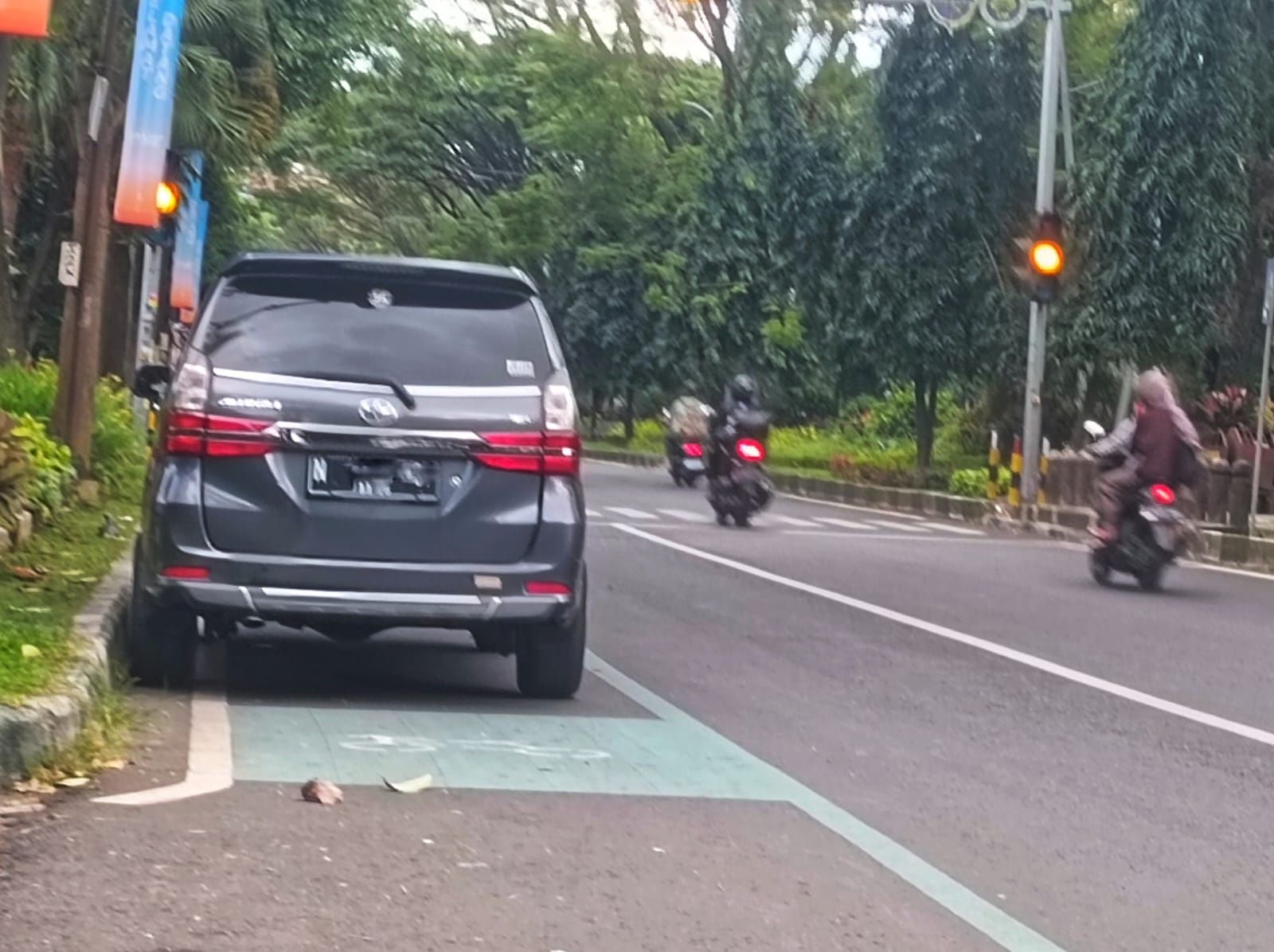 Ketika Jalur Sepeda Jadi Lahan Parkir: Potret Wajah Kota yang Belum Ramah Pesepeda
