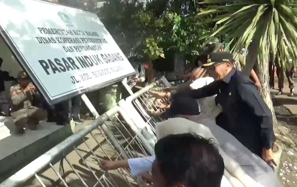 Atasi Kemacetan, Pemkot Malang Tertibkan Ratusan Lapak di Kawasan Pasar Gadang
