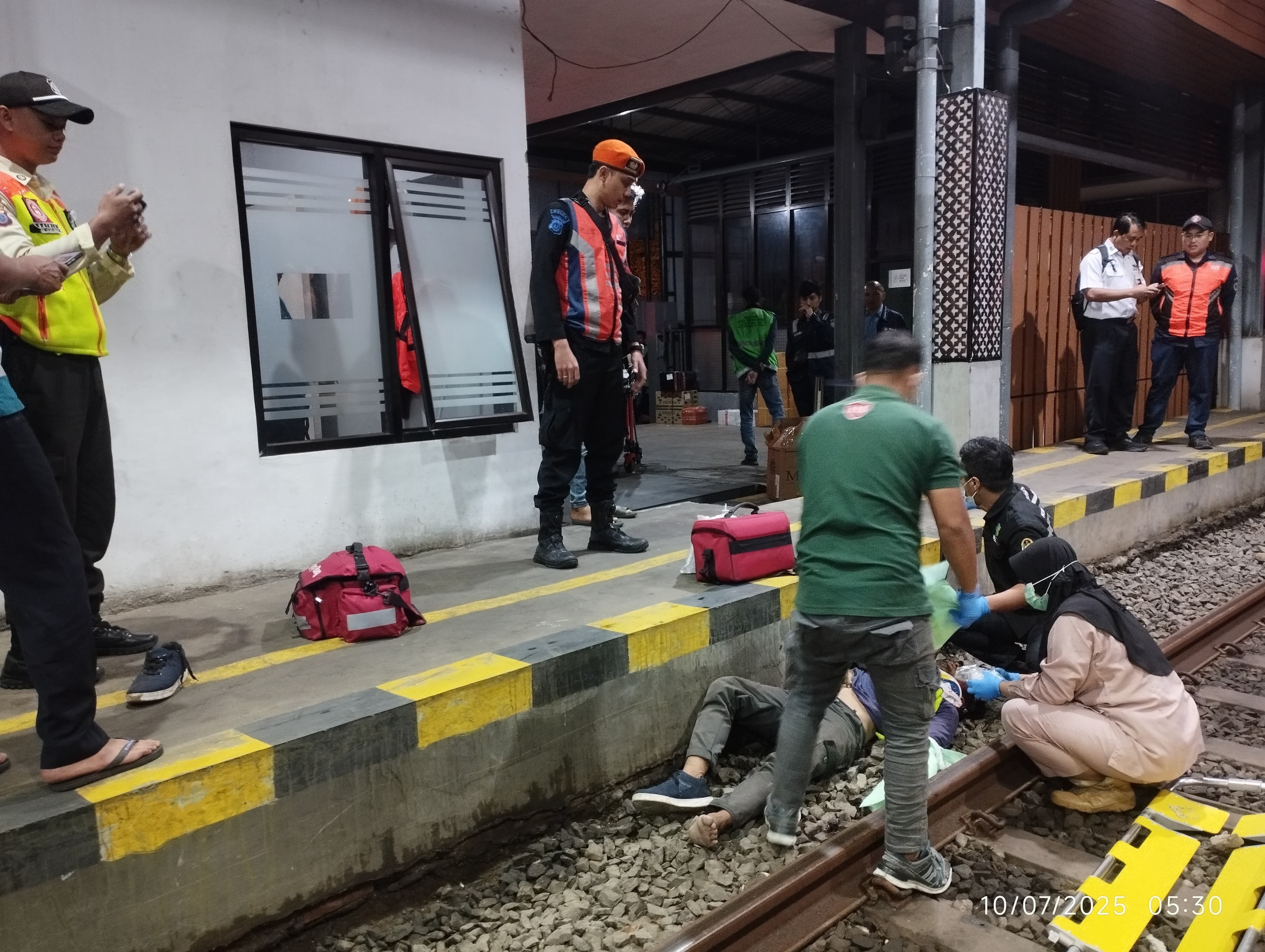 Seorang Buruh Lepas Terserempet KRL di Stasiun Lempuyangan, Terlempar Sejauh 15 Meter
