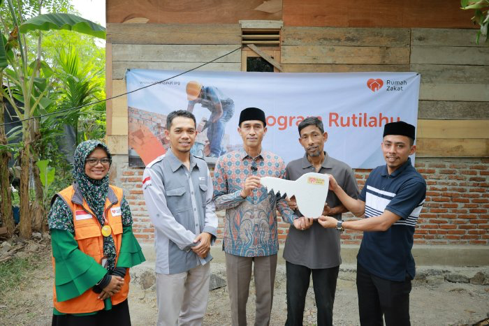 Baitul Mal & Rumah Zakat Serahkan Rumah Layak Huni untuk Warga Kurang Mampu