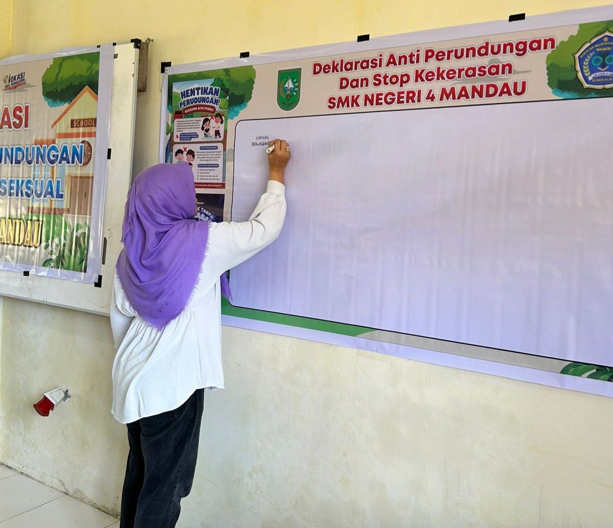 Peni Wulandari Bersama Komnas PA Bengkalis Gelar Anti-Perundungan di SMKN 4 Mandau
