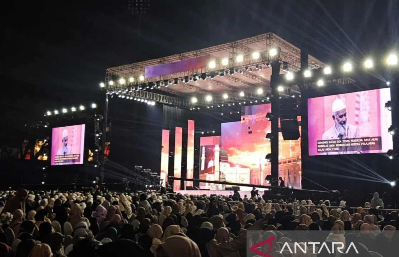 Ribuan Warga Padati Ceramah Dr Zakir Naik di Stadion Gajayana Malang