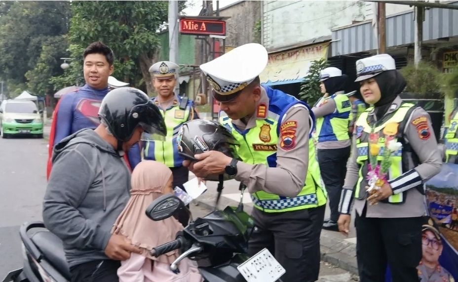 Operasi Patuh Candi: Edukasi Keselamatan Berlalu Lintas Dimulai di Kota Temanggung