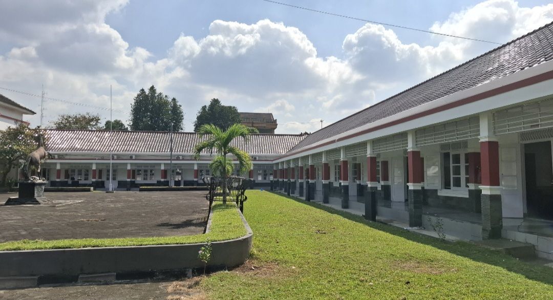 Dinsos DIY Ungkap Siap Buka Sekolah Rakyat Secara Serempak pada Senin Besok, Salah Satunya di Bantul yang Punya Fasilitas Lapangan Tenis Ini
