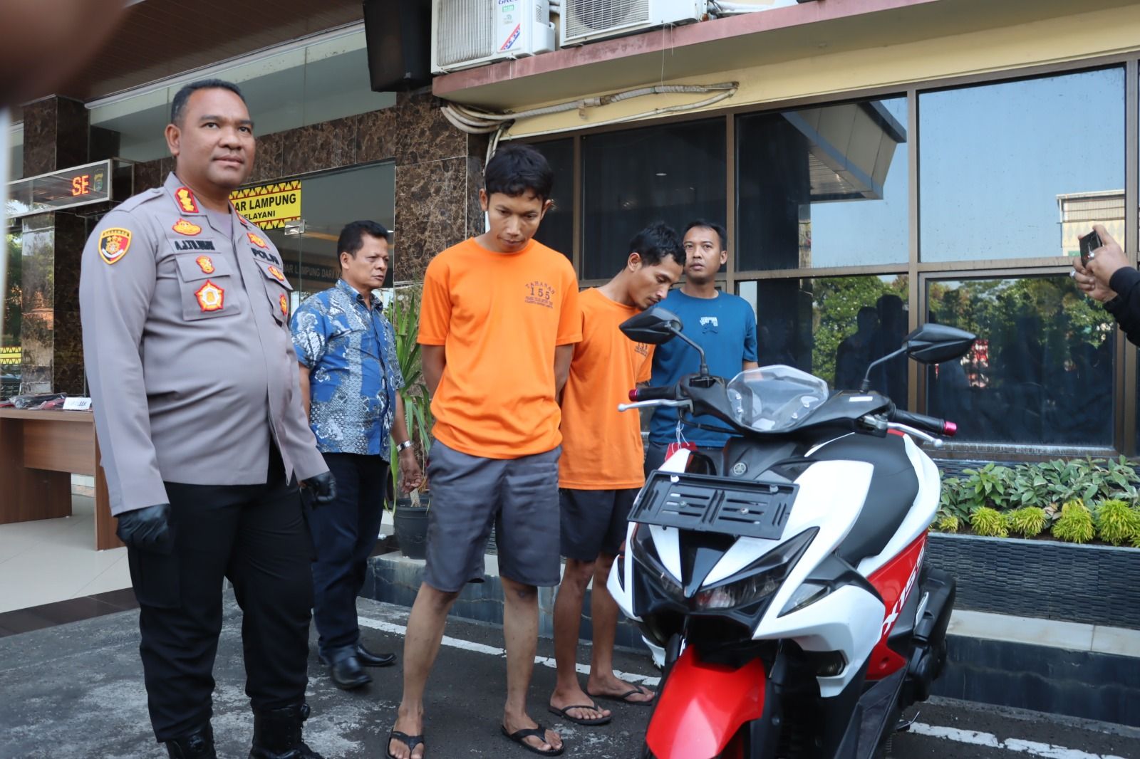 Dua Pria di Bandar Lampung Ditangkap Polisi Karena Curi Motor Milik Tetangganya Sendiri