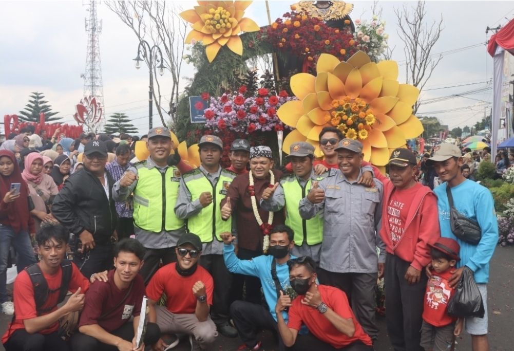 Warna-Warni Bunga dan Budaya Lokal Tampil dalam Festival Bunga Bandungan Ke