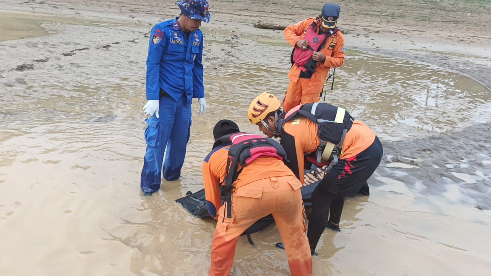 Pria yang Tenggelam saat Mencari Krikil di Sungai Batanghari Ditemukan dalam Keadaan Meninggal Dunia