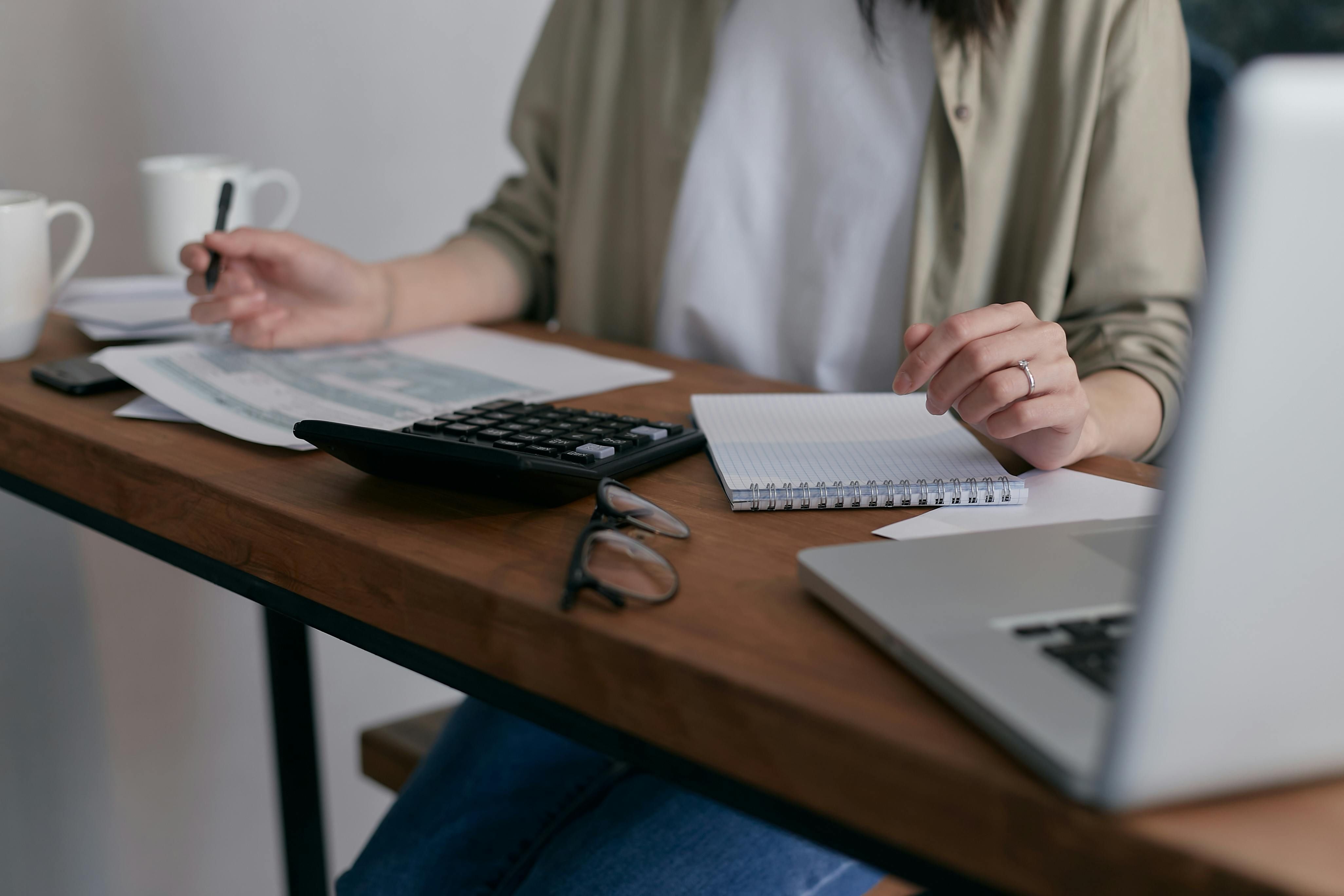 5 Zodiak Paling Introvert yang Lebih Nyaman Menyendiri, Apa Saja?