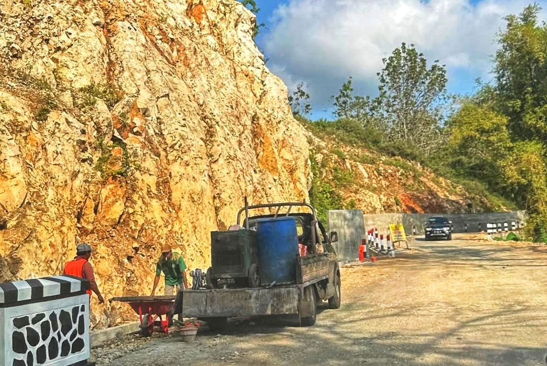 Jalan Kelok Sembilan di Donomulyo Kembali Bisa Dilalui Mobil