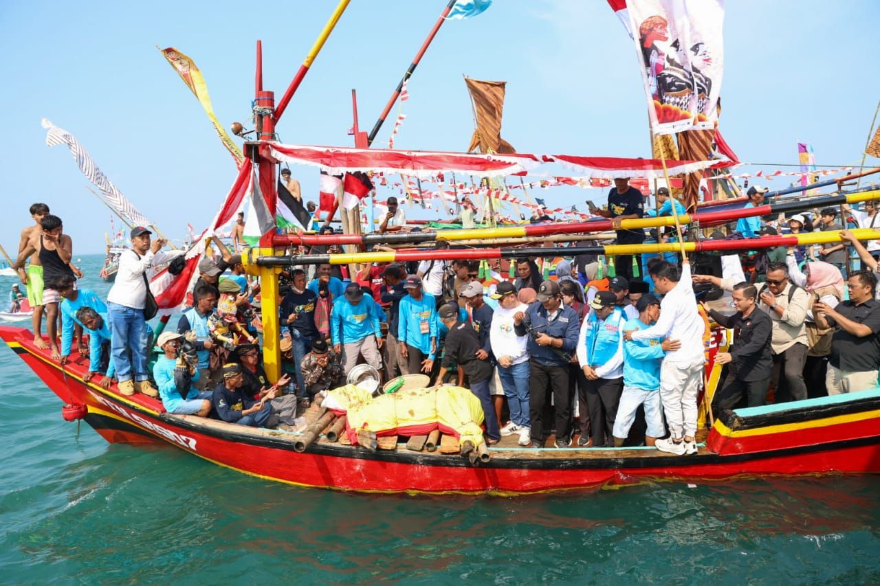 Tradisi Ruat Laut Nelayan Carita Pandeglang Potensi Menjadi Wisata