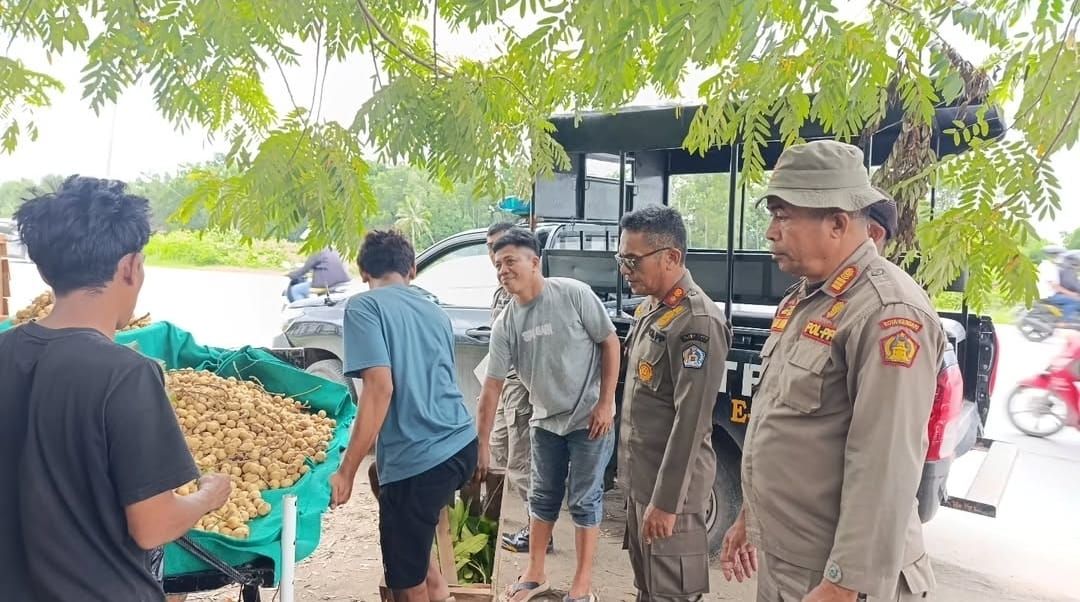Kota Tertib, Warga Nyaman: Satpol PP Kendari Tertibkan PKL dan Bangunan Liar
