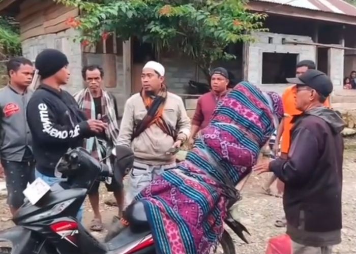 Jenazah Nakes di Donggala Terpaksa Diangkut Pakai Motor karena Jalan Rusak dan Ambulans Mogok