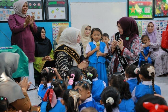 Sekolah Bukan Cuma Belajar! Bunda PAUD Ajak Anak Cinta Lingkungan Sekolah