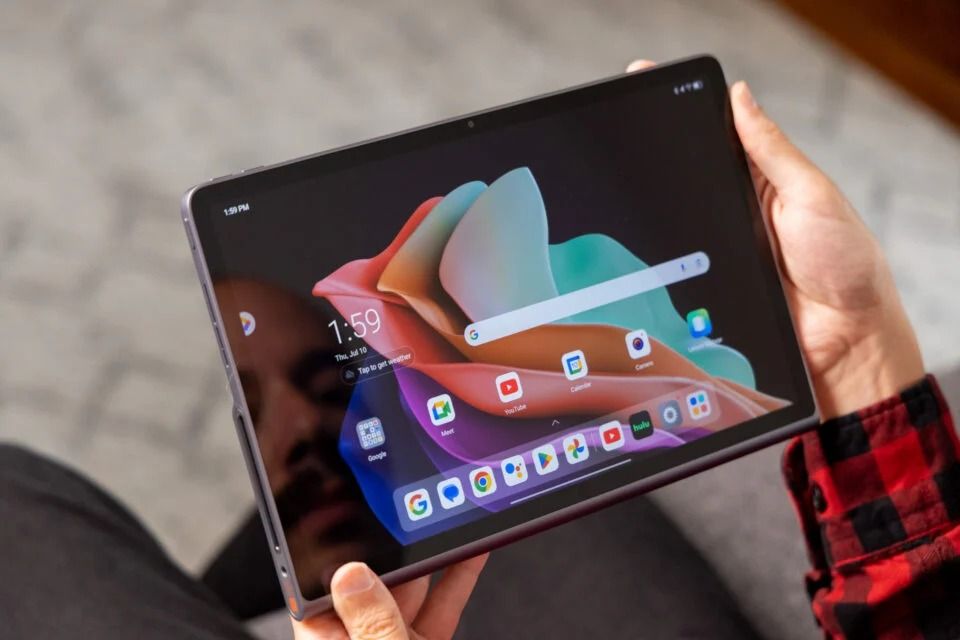 Tablet dengan Suara Nendang! Lenovo Tab Plus Hadirkan 8 Speaker dan Dolby Atmos