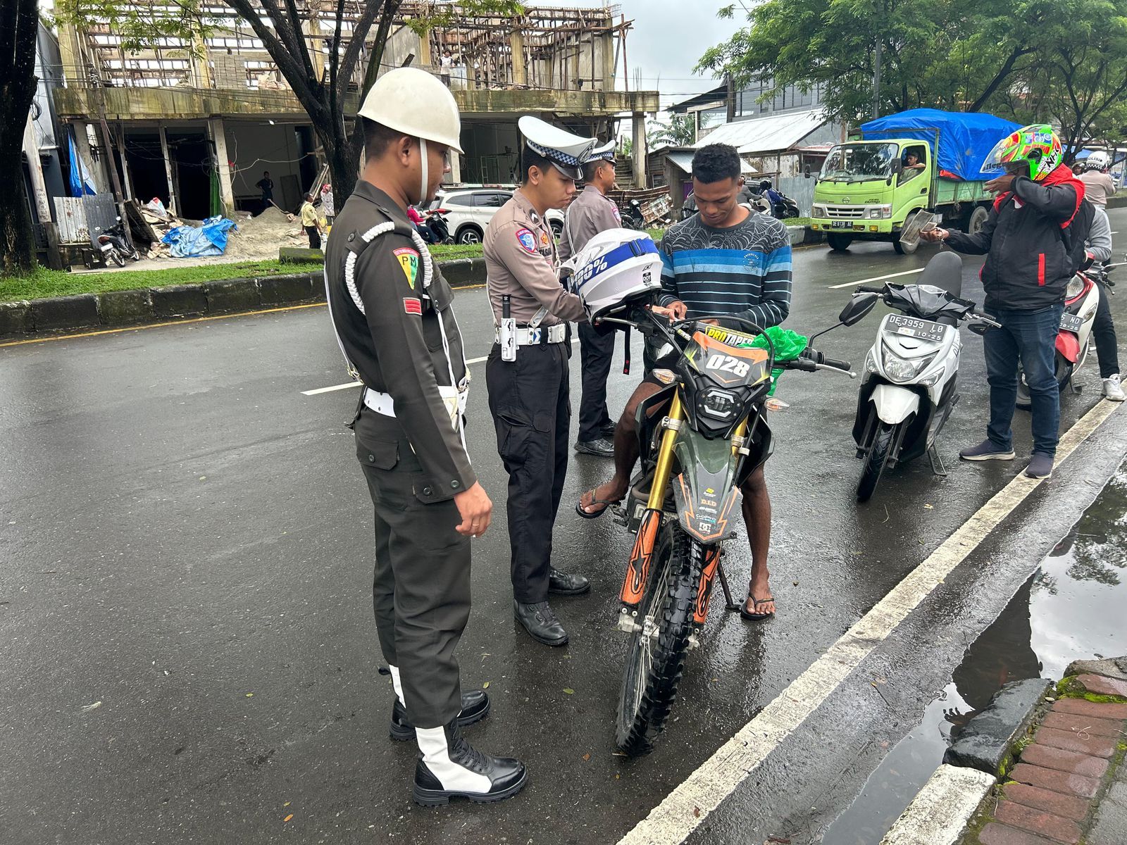 Operasi Patuh Polda Maluku di Ambon:  54 Pengendara Sepeda dan 3 Supir Ditindak Akibat Langgar Lalin